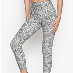 Victoria’s Secret High Rise Knockout Seamless Leggings